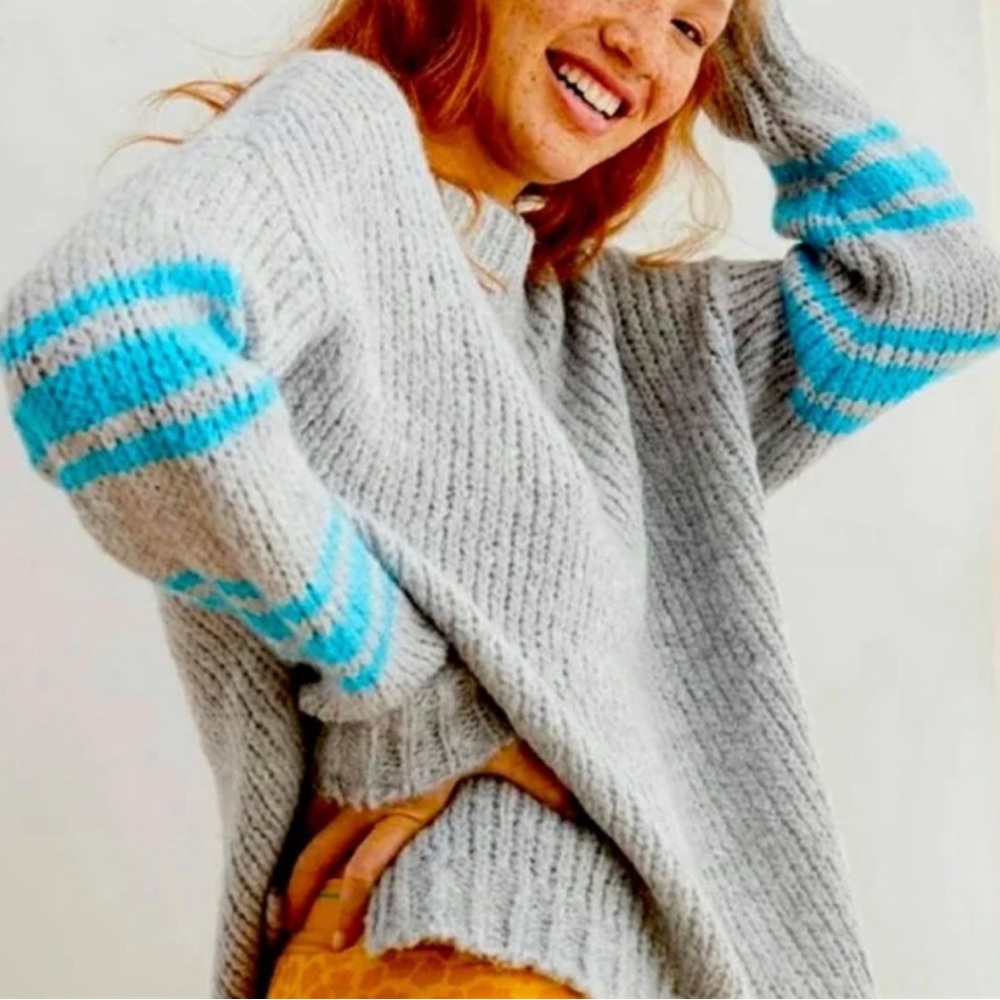 Aerie/American Eagle Grey Wool Blend Sweater with Blue Stripes on Sleeves Size L